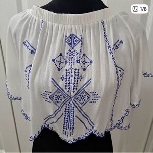 Vestique Embroidered Cropped Top    Size L
